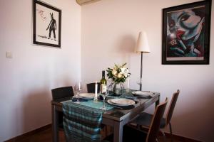 Penthouse Paulina - Large Sunny Terrace - Seaview - 250m to Beach and Restaurants - Free Parking - Trogir and Ciovo - 15 minutes to airport