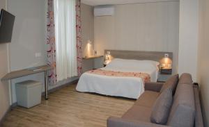 Hotels Hotel Le Revest : photos des chambres