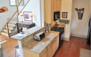 Casa del Lago - Enjoy lake views from the decks relax on the screened-in deck