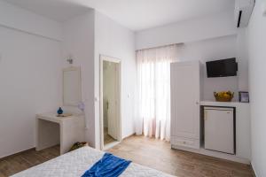 Superior Double Room with Side Sea View room in Villa Galinia