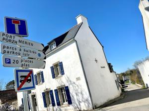 Maisons de vacances Koquillage, Cozy House with Hot Tub, GR34, 10 people : photos des chambres