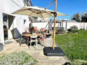 Maisons de vacances Koquillage, Cozy House with Hot Tub, GR34, 10 people : photos des chambres