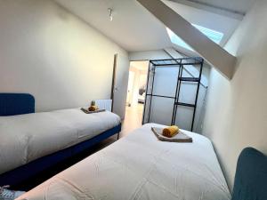 Maisons de vacances Koquillage, Cozy House with Hot Tub, GR34, 10 people : photos des chambres