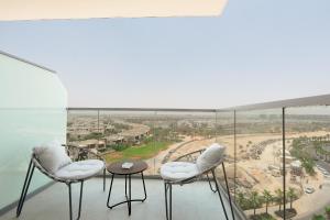 KeyRock Living - Golf Gate Apt with Pool Access