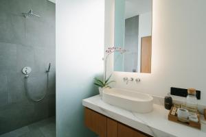 Modern 3BR Private Pool Villa 5-min Beach