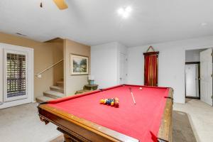 ACE - A Hole in One Right on the Golf Course Hot Tub Mt Views Pines