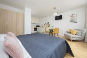 Studio Chmielna dla 3 Osób Centrum Warszawy by Noclegi Renters