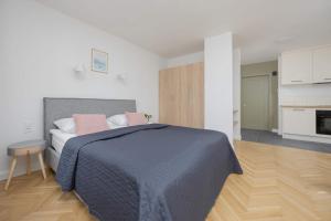 Studio Chmielna dla 3 Osób Centrum Warszawy by Noclegi Renters