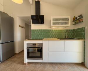 LInoubliable, Mazet climatisé pour 8 personnes avec tennis et piscine collective à Valcros, La Londes-Les-Maures