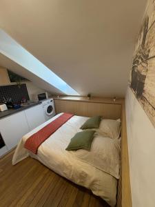Appartements Studio pres des champs Elysee : photos des chambres