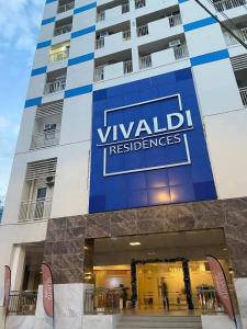 Bachelors Pad across Ateneo Uni with free fast wifi Netflix ready TV