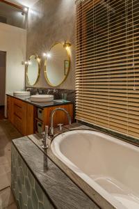 Villa Casa Gili T 4BR Villa, Pool, Gym & Bikes