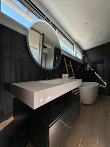 Appartement T1 centre ville sanary, plage à pied, quartier Portissol