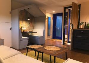 Appartements LA MAISON DES BOIS D-OCRE - Gite Appart Design - Clim Pkg Wifi Jardin a 10mn de Dijon : photos des chambres