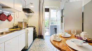 Loquat House by Rentbeat