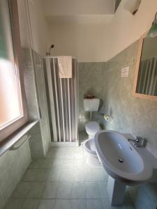 Regina margherita rooms stanza matrimoniale con bagno privato