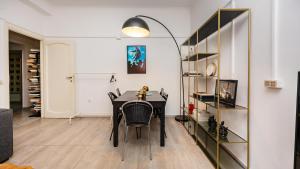 Loquat House by Rentbeat