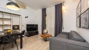 Loquat House by Rentbeat