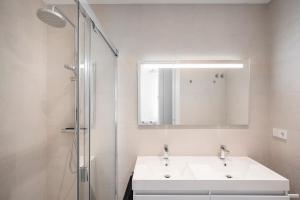 Espectacular con terraza, piscina & parking