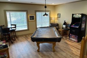 Paradise Retreat - Luxury chalet on Lake Disharoon with foosball