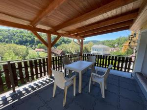 Wooden Bridge Residence