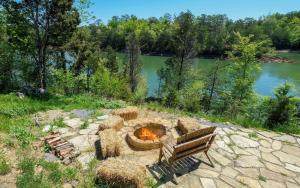 Smoky Mountain Lake Retreat