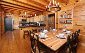 Smoky Mountain Lake Retreat