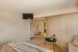 Celés Suite in Kefalonia with Balcony Nomadē Agora