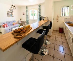 Appartements Le Clos des Oliviers - Piscine Privee - Jardin - Parking : photos des chambres