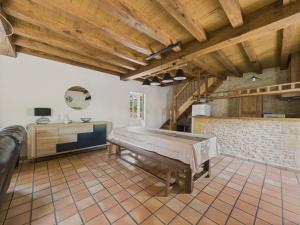 Maisons de vacances Grande maison pour 16 avec piscine et tennis : photos des chambres