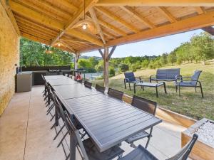 Maisons de vacances Grande maison pour 16 avec piscine et tennis : photos des chambres