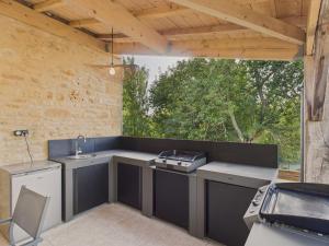 Maisons de vacances Grande maison pour 16 avec piscine et tennis : photos des chambres