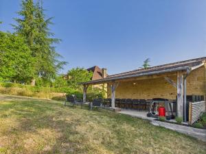 Maisons de vacances Grande maison pour 16 avec piscine et tennis : photos des chambres