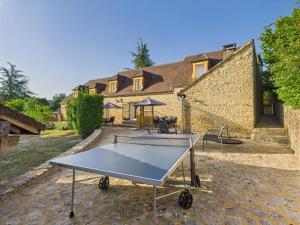 Maisons de vacances Grande maison pour 16 avec piscine et tennis : photos des chambres