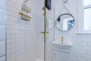 Incredible 3 Bedroom Apartment In York, Central Location