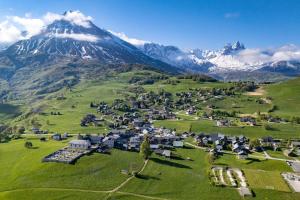 Four-bedroom triplex in Albiez-Montrond