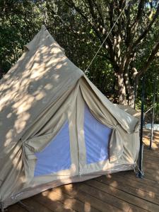 Tentes de luxe Tente Lodge avec Vue sur la Baie d-Ajaccio : Tente