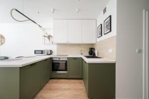 Broniewskiego Comfort Flow Apartment by Bookinghost