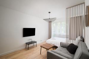 Broniewskiego Comfort Flow Apartment by Bookinghost