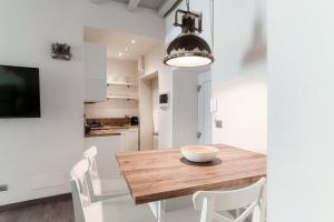 La Maison by Quokka 360 - Historic centre of Como - The Walled City