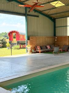 B&B / Chambres d'hotes La roulotte Champetre des Grillots : photos des chambres