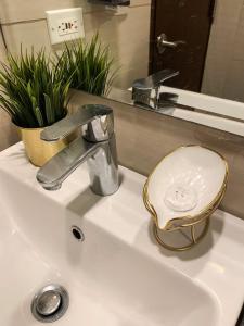 Hometel by ECR at Viceroy Residences