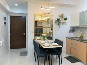 Hometel by ECR at Viceroy Residences