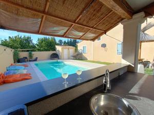 Maison villa avec piscine et spa, 8 à 10 personnes