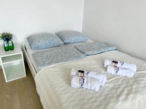 LTS RENT Comfortable RIVER VIEW & ART, Four Rooms