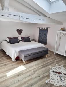 Maisons de vacances La Loge du Grand Cedre, gite de charme : photos des chambres