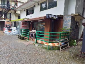 Hotel Relax Max Sariyatal Nainital