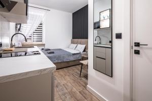 1 кімнатна квартира подобово-погодинно біля ЖД вокзалу та костелу Єлизавети