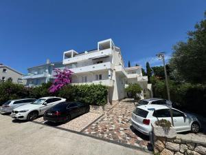 Apartments Emanuela - Beachfront & Top Location, Novalja