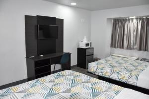 Queen Room with Two Queen Beds - Non-Smoking room in Idabel Inn